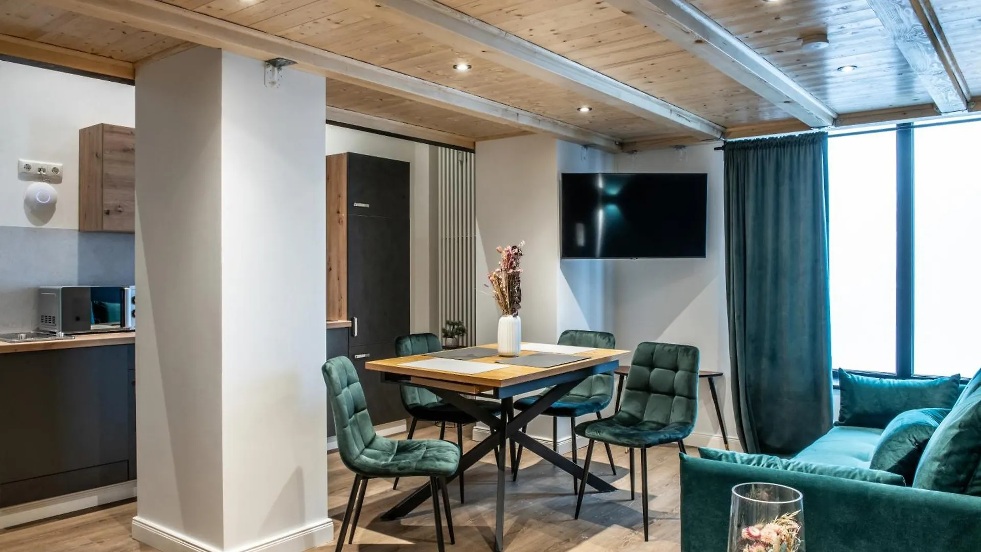Oran Apartment 8 contacts